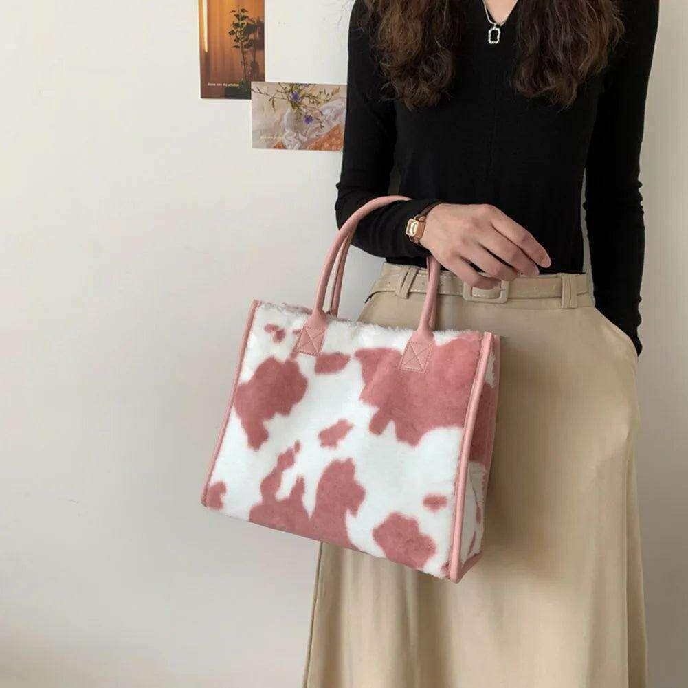 תיק פרוותי מעוצב עם דוגמת פרחים לנשים