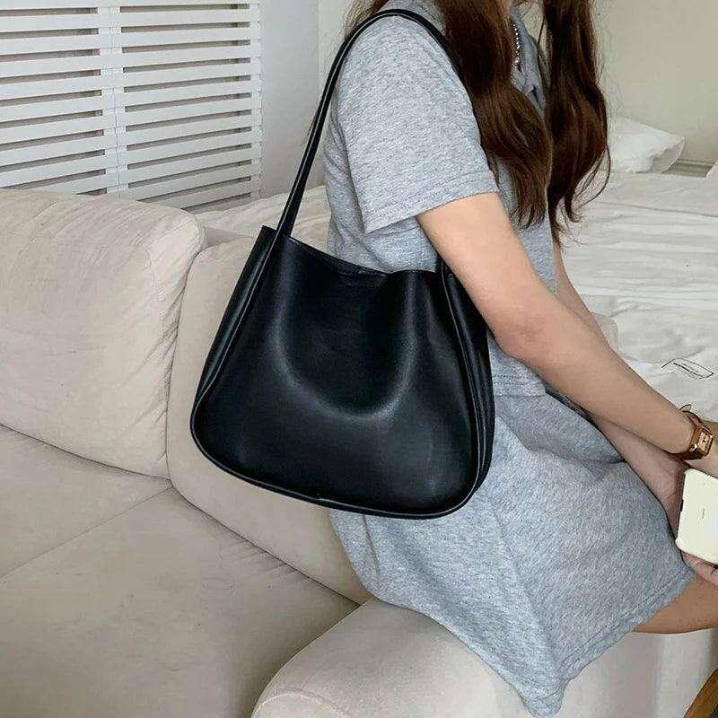 Luxury shoulder bag for women – minimalist and classic design