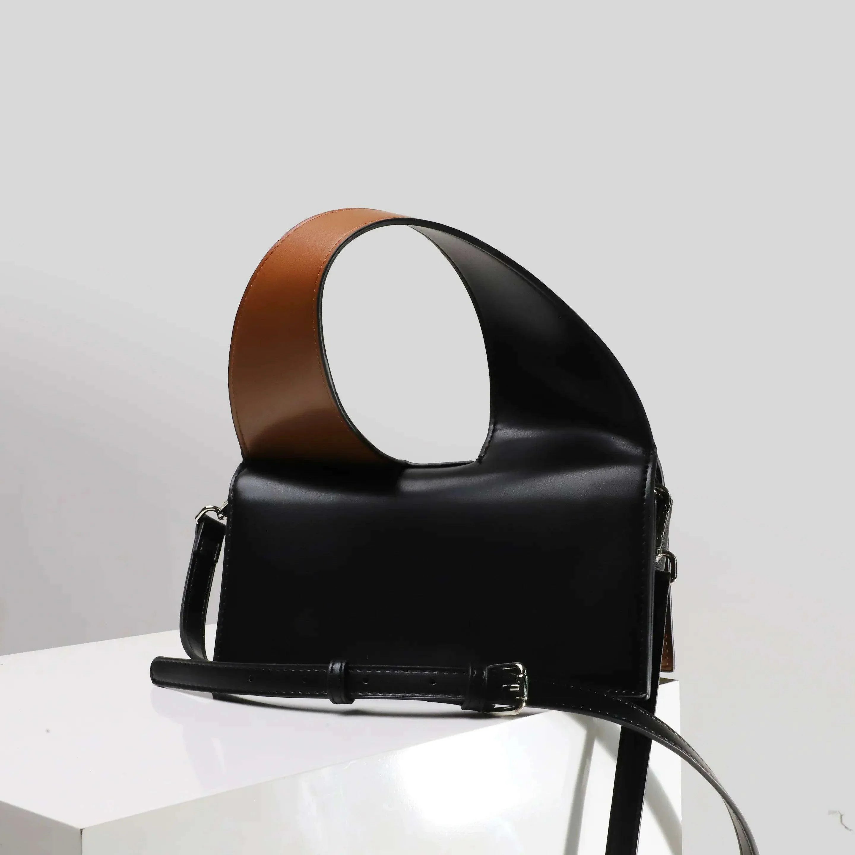 Elegant crossbody bag for women - minimalist and modern design