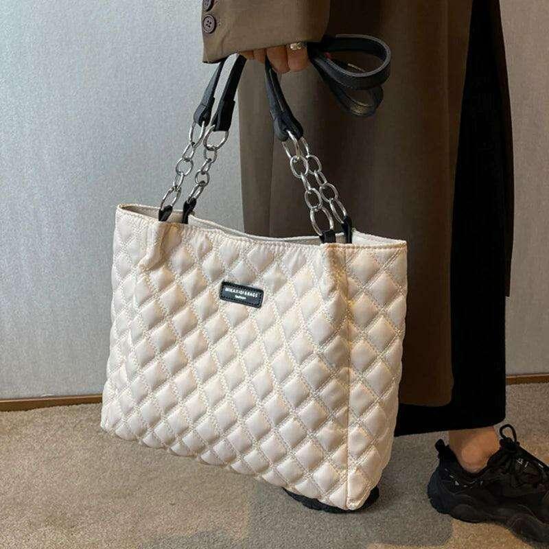 Luxuriously designed padded shoulder bag for women