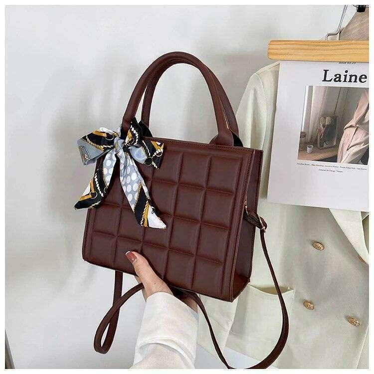 A luxurious women's bag in a classic design with a modern touch