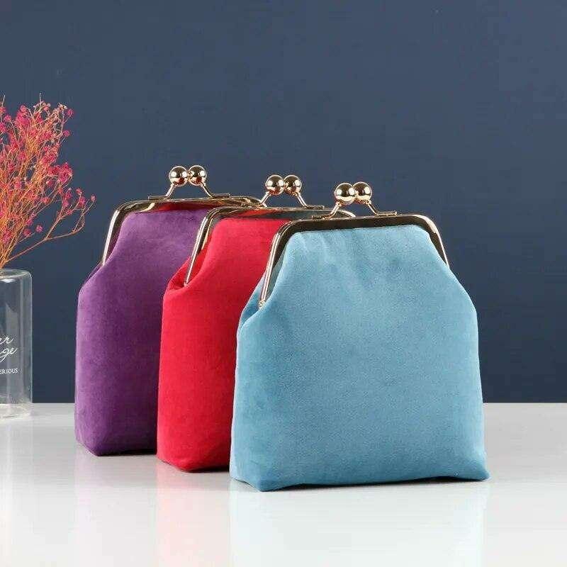Luxury velvet evening bag for women with gold chain