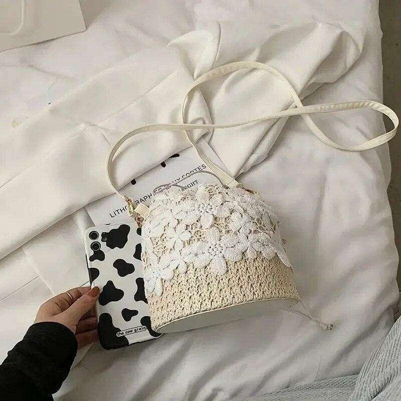 תיק קש סרוג עם תחרה לנשים