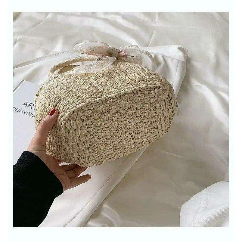 תיק קש אלגנטי עם קשת פרחונית