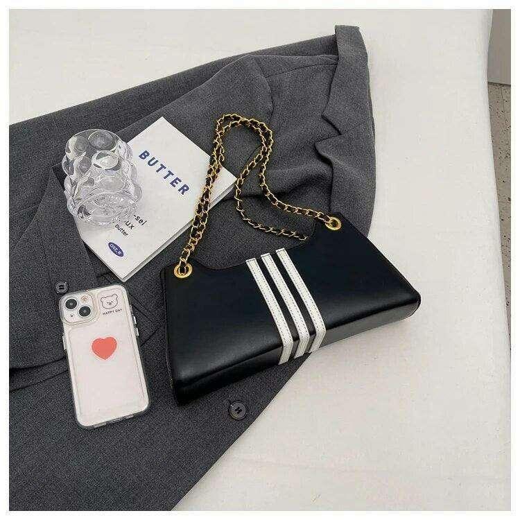 Luxury shoulder bag for women with metal chain