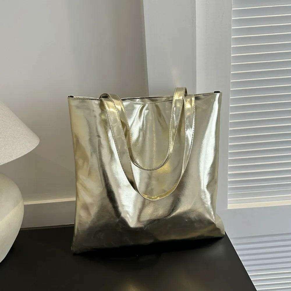 Shiny women's bag in metallic colors