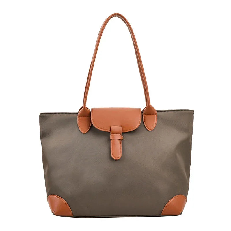 Everyday shoulder bag for women – classic, spacious and elegant