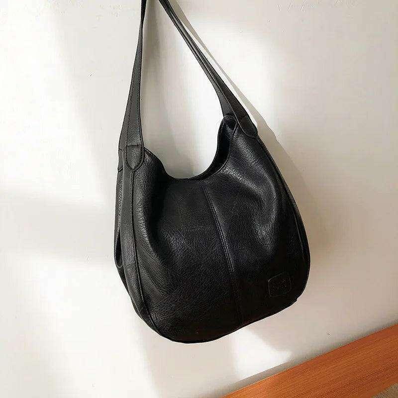 תיק צד מעור טבעי לנשים – שילוב של נוחות ואלגנטיות