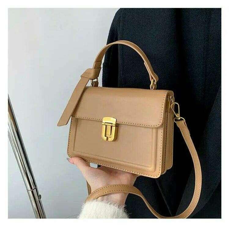 Luxurious women's shoulder bag – classic elegance for any occasion