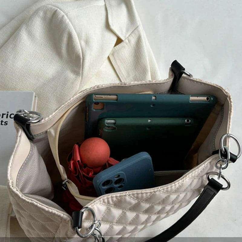 Luxuriously designed padded shoulder bag for women