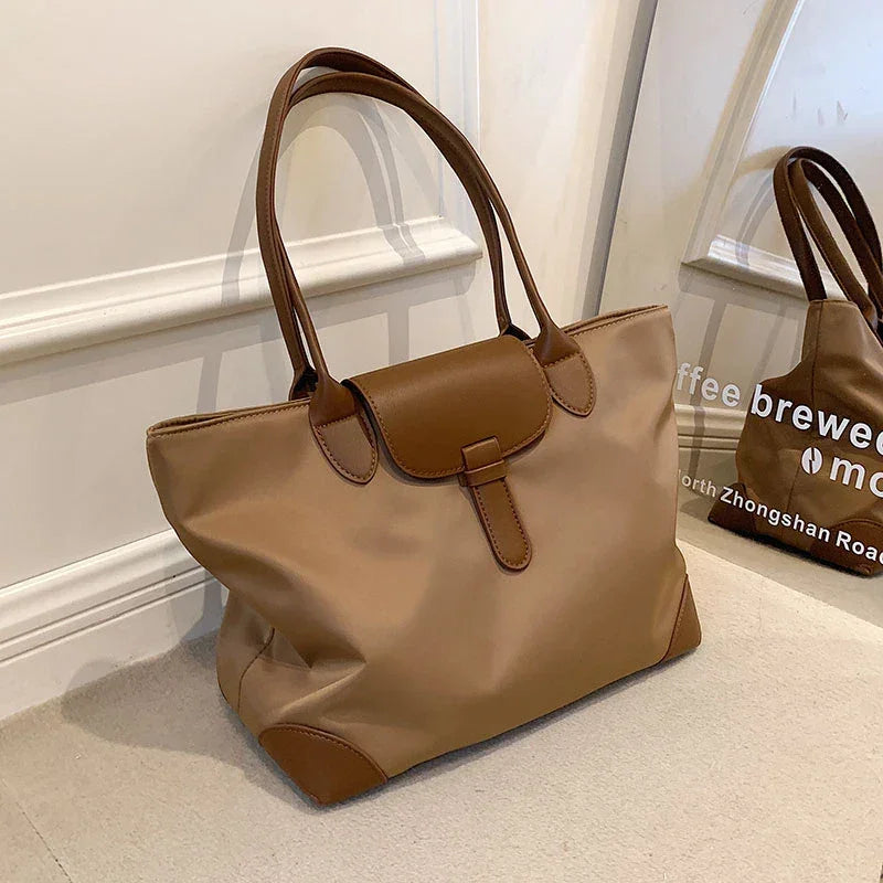 Everyday shoulder bag for women – classic, spacious and elegant