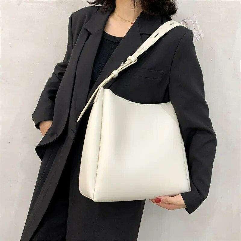 A classic and modern women's bag with a minimalist design 