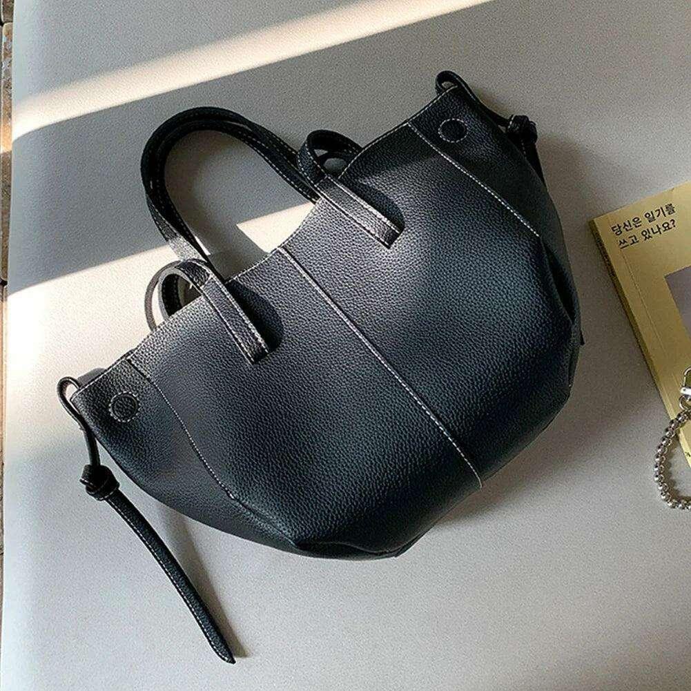 Women's tote bag with a classic and modern design