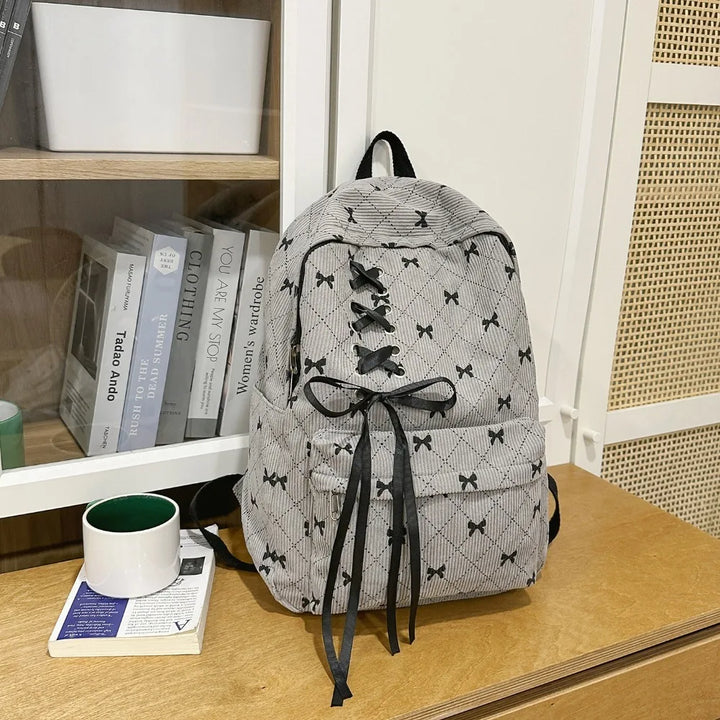 תיק גב לנשים בעיצוב רך ואלגנטי – תיק יומי עם סטייל ייחודי ונוחות מקסימלית
