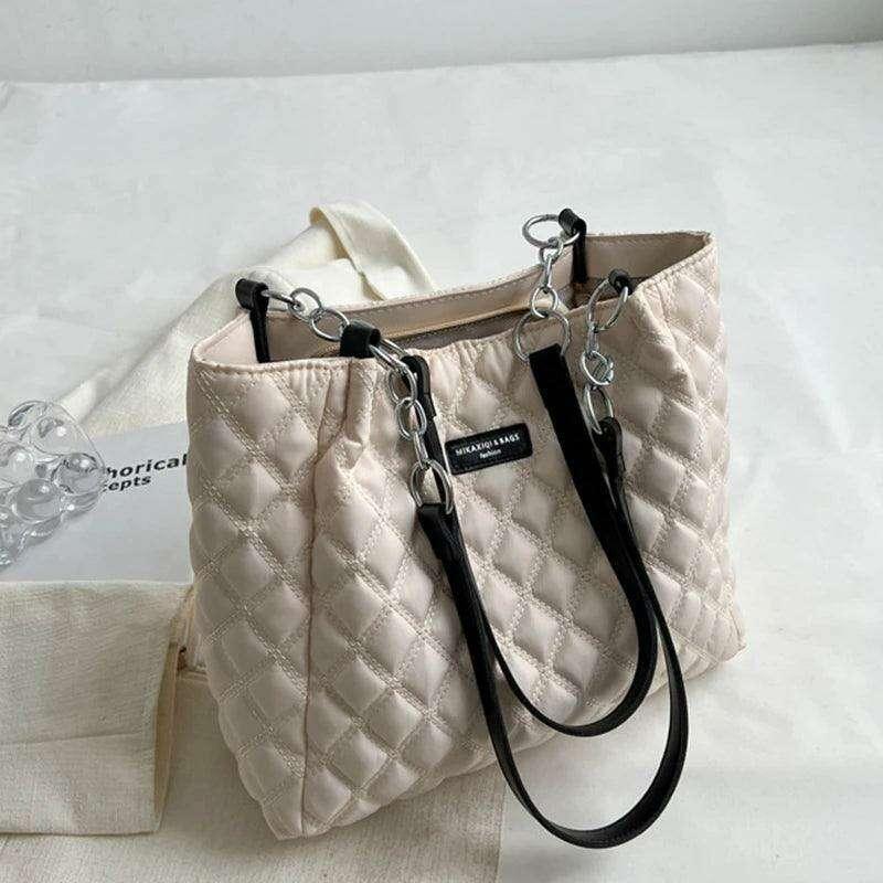 Luxuriously designed padded shoulder bag for women