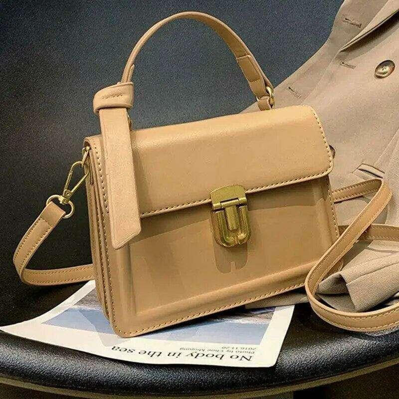 Luxurious women's shoulder bag – classic elegance for any occasion