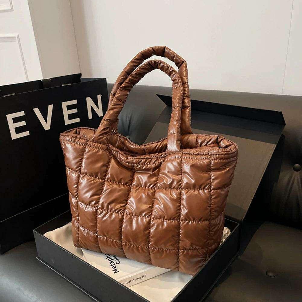 Luxurious padded shoulder bag – style and comfort for every day