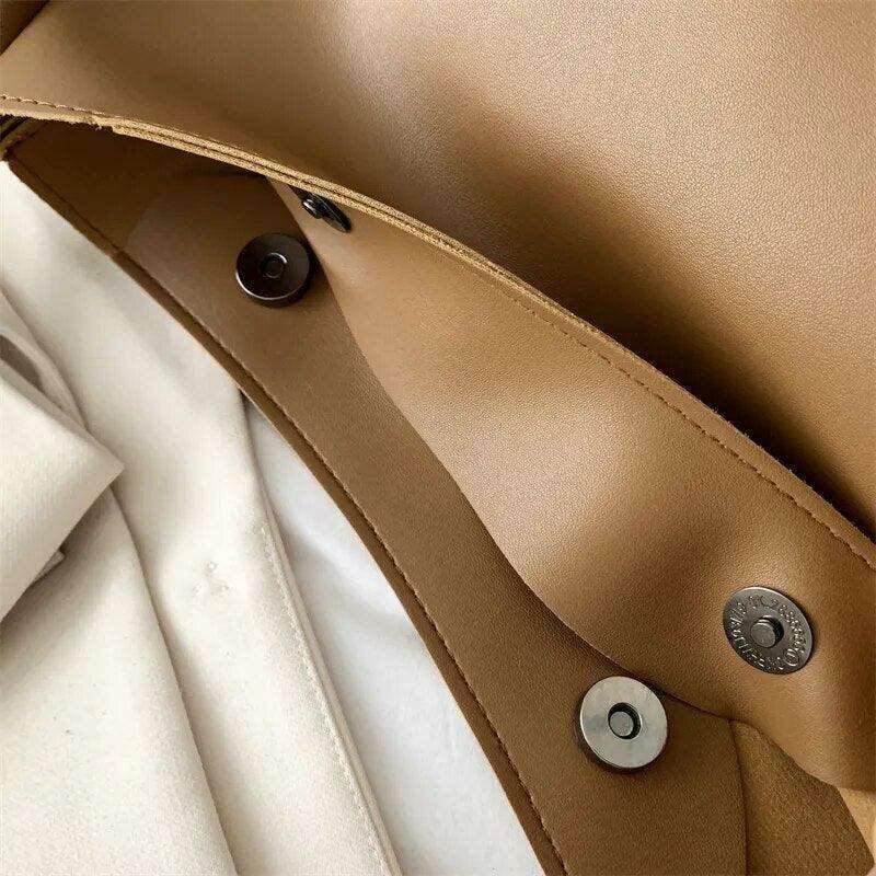 A classic and modern women's bag with a minimalist design 