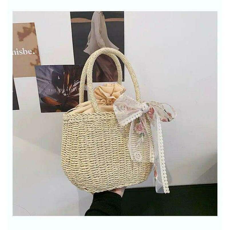 תיק קש אלגנטי עם קשת פרחונית