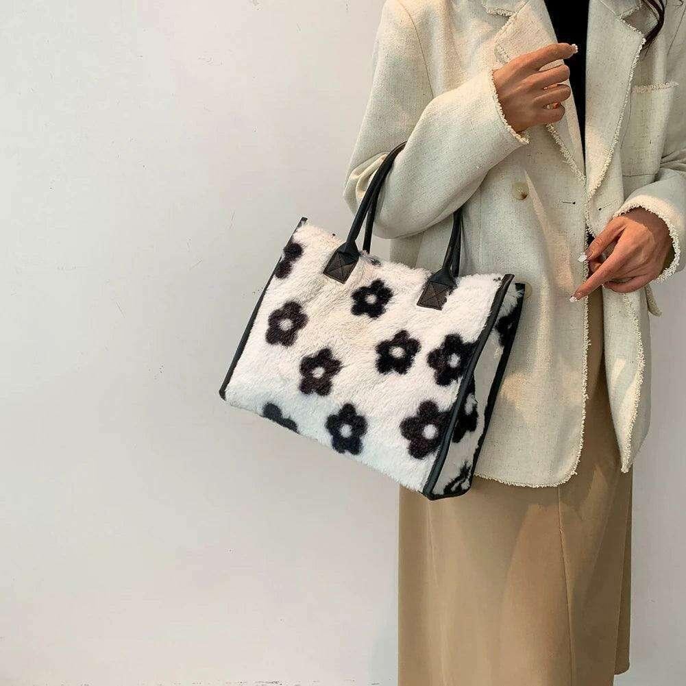 תיק פרוותי מעוצב עם דוגמת פרחים לנשים