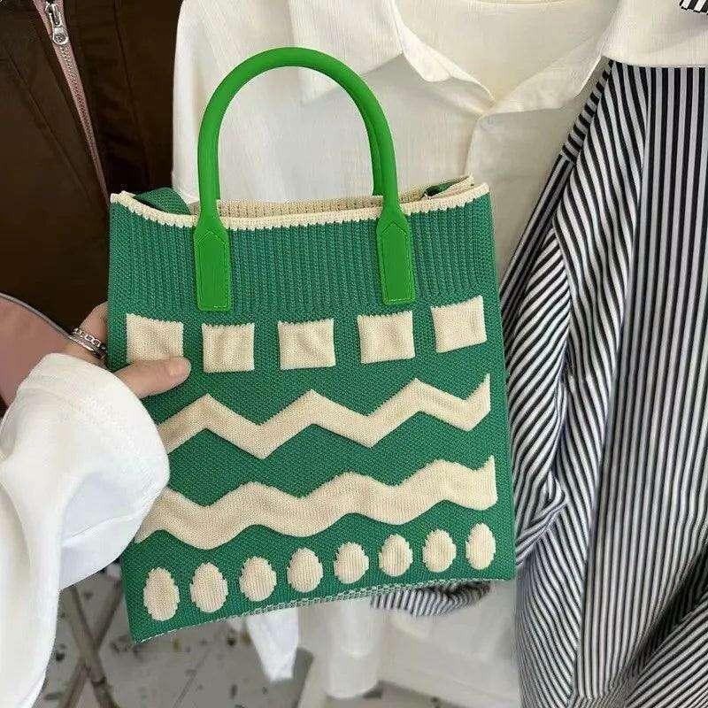 תיק מעוצב עם דוגמה גיאומטרית