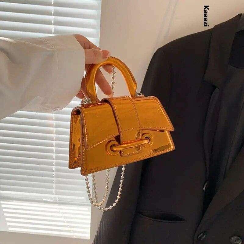 תיק יד מעוצב בעיצוב ייחודי ונוצץ