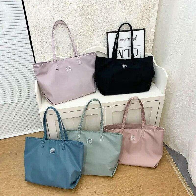 Women's tote bags in a variety of colors