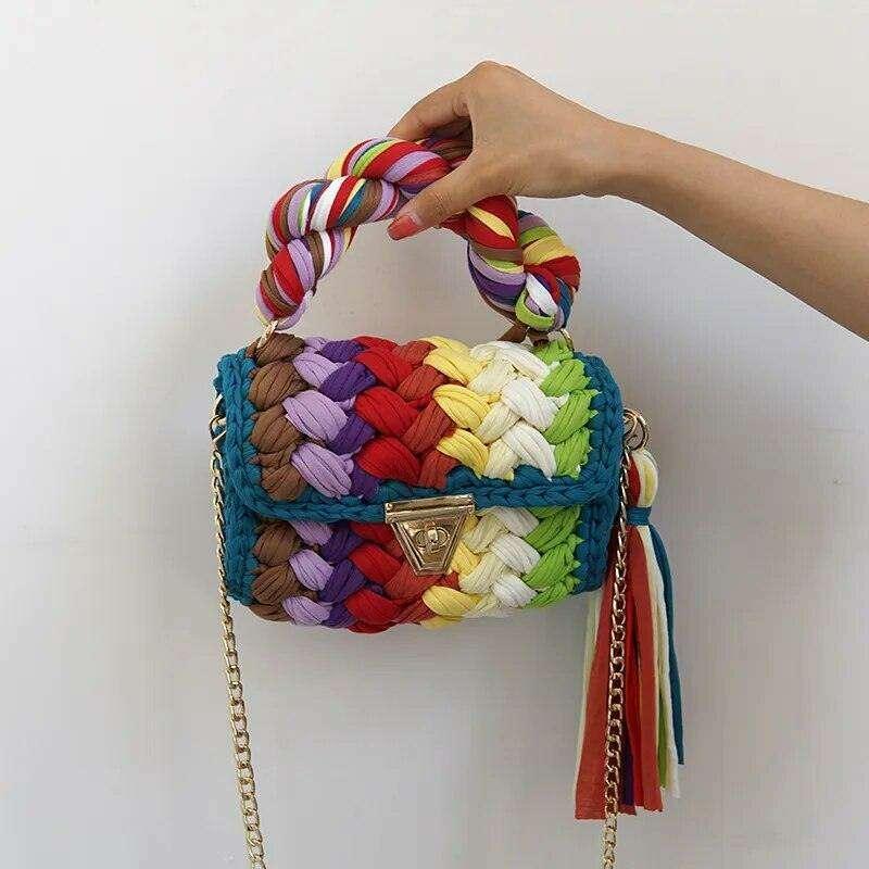 Knitted shoulder bag with a luxurious design