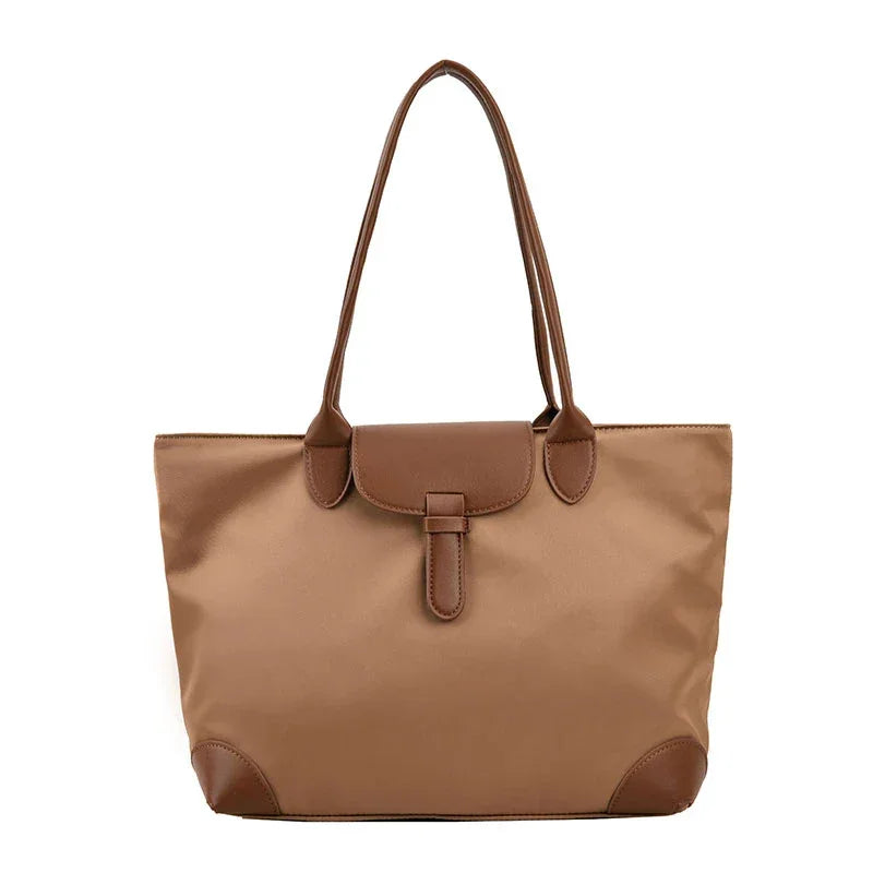Everyday shoulder bag for women – classic, spacious and elegant