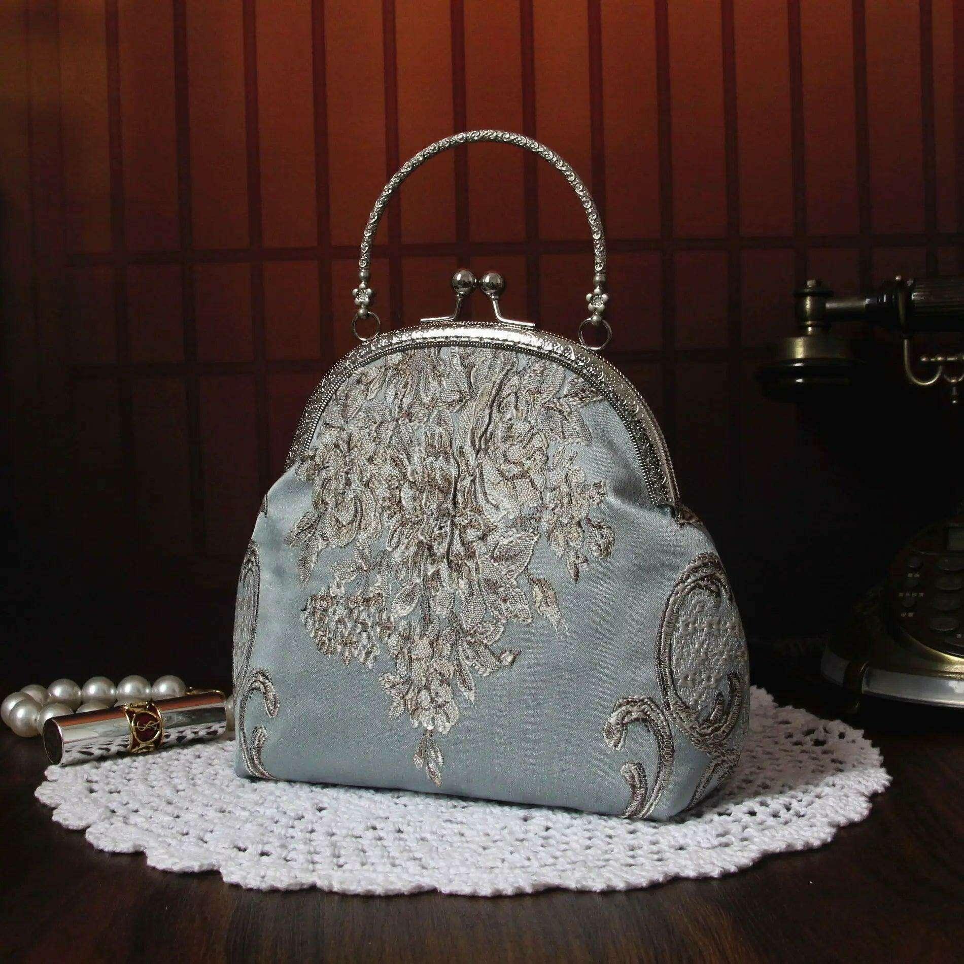 Luxuriously embroidered evening bag for women