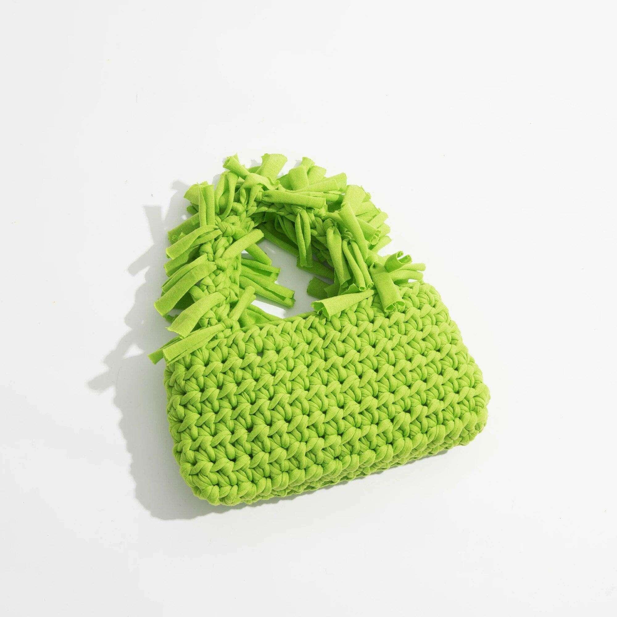 תיק סרוג בעיצוב טרנדי עם חוטים פרועים