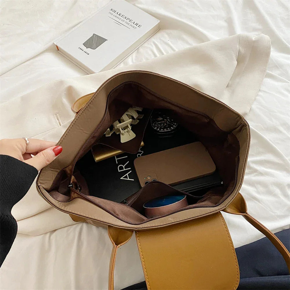 Everyday shoulder bag for women – classic, spacious and elegant