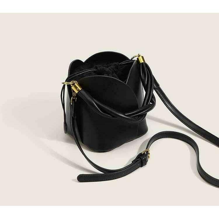 תיק דלי קלאסי עם ידית לב